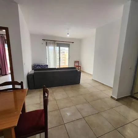 Spacious Apt, Close To Lungomare דירה